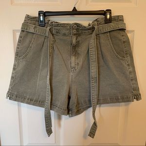 American Eagle Paperbag Mom shorts